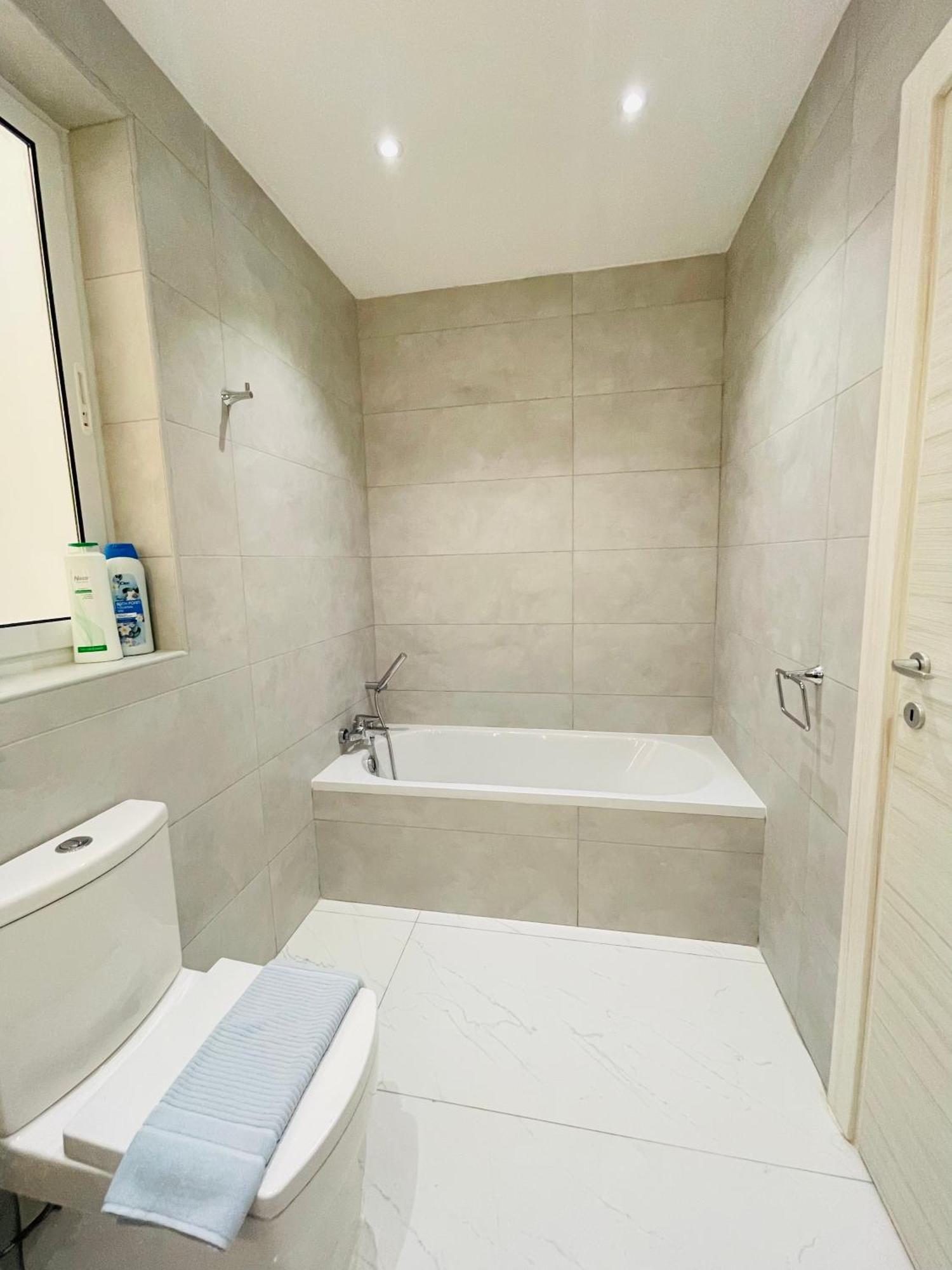 Blu Mar Sea View Apartments St. Paul's Bay Bagian luar foto
